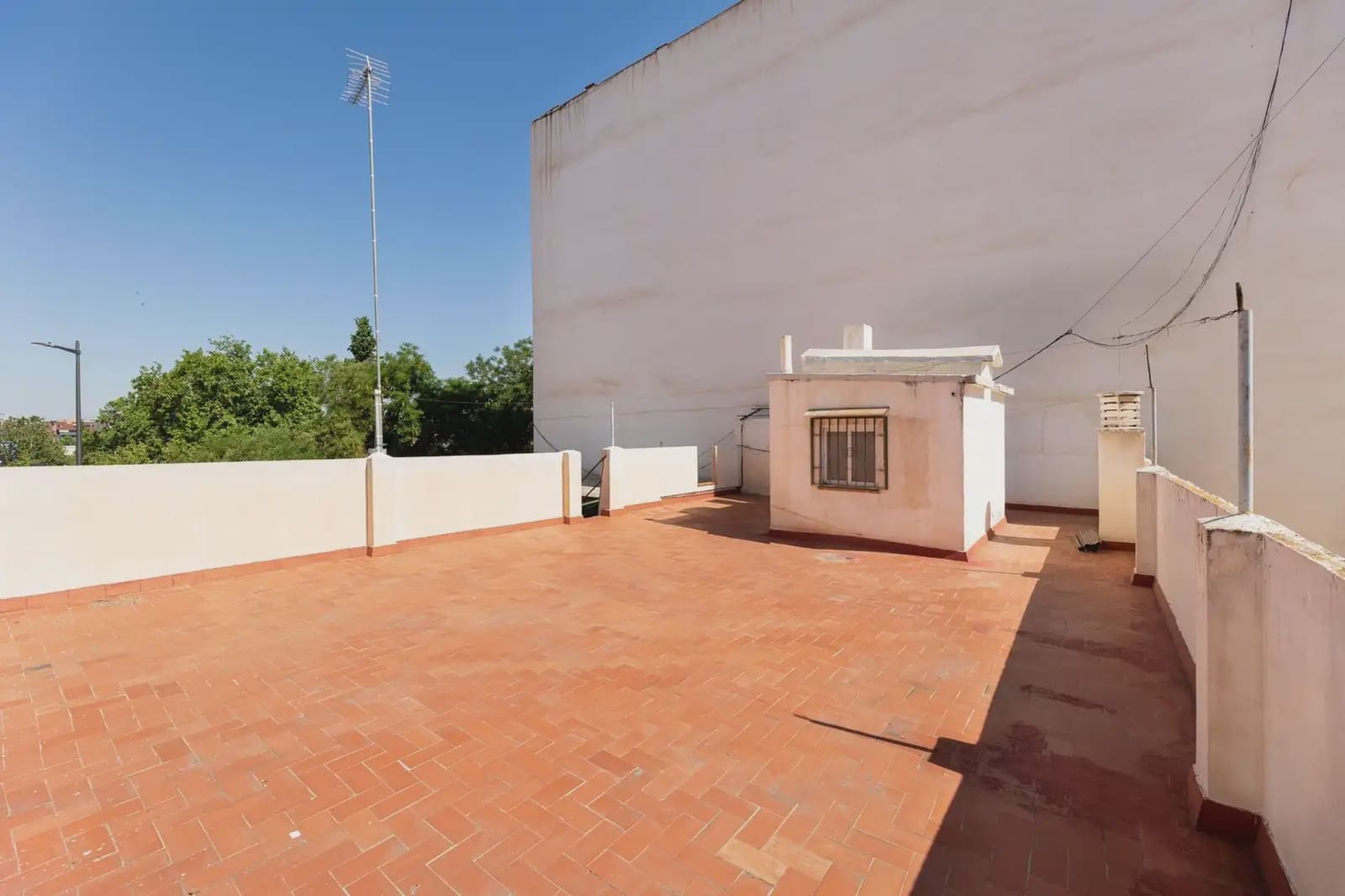 Gewerbe zu verkaufen in Granada Stadt - 444.000 € (Ref: 9837342)