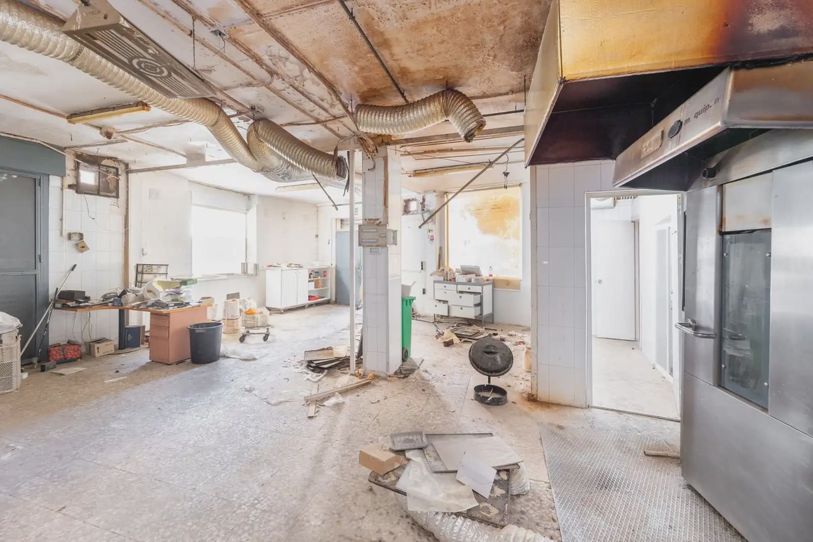 Gewerbe zu verkaufen in Granada Stadt - 444.000 € (Ref: 9837342)