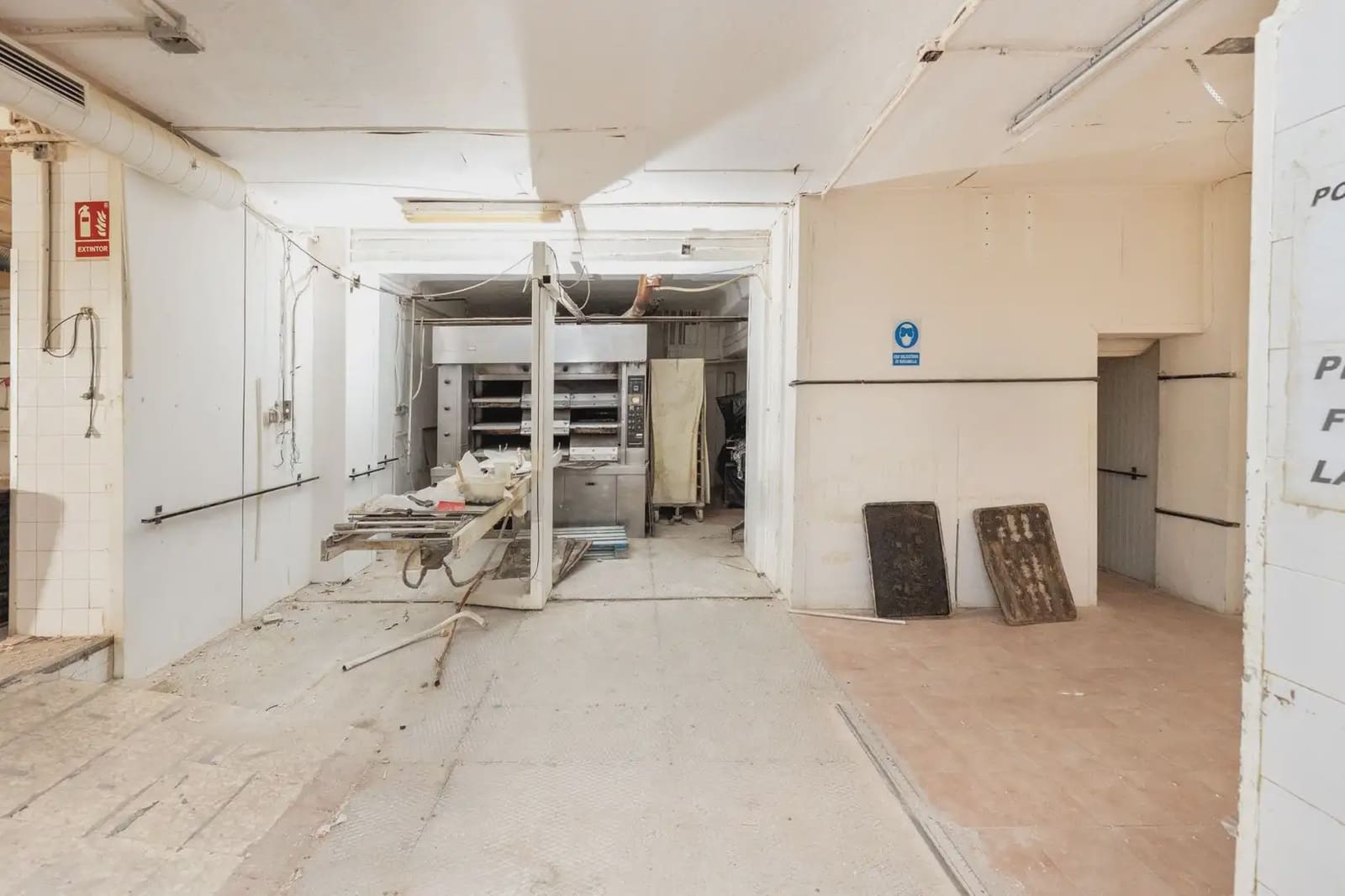 Gewerbe zu verkaufen in Granada Stadt - 444.000 € (Ref: 9837342)