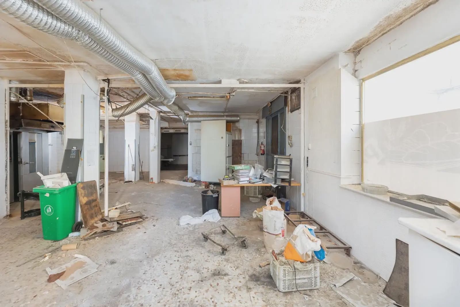 Gewerbe zu verkaufen in Granada Stadt - 444.000 € (Ref: 9837342)