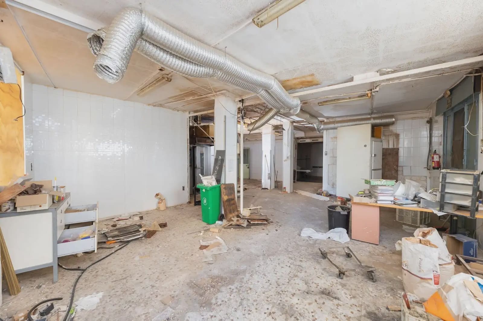 Gewerbe zu verkaufen in Granada Stadt - 444.000 € (Ref: 9837342)