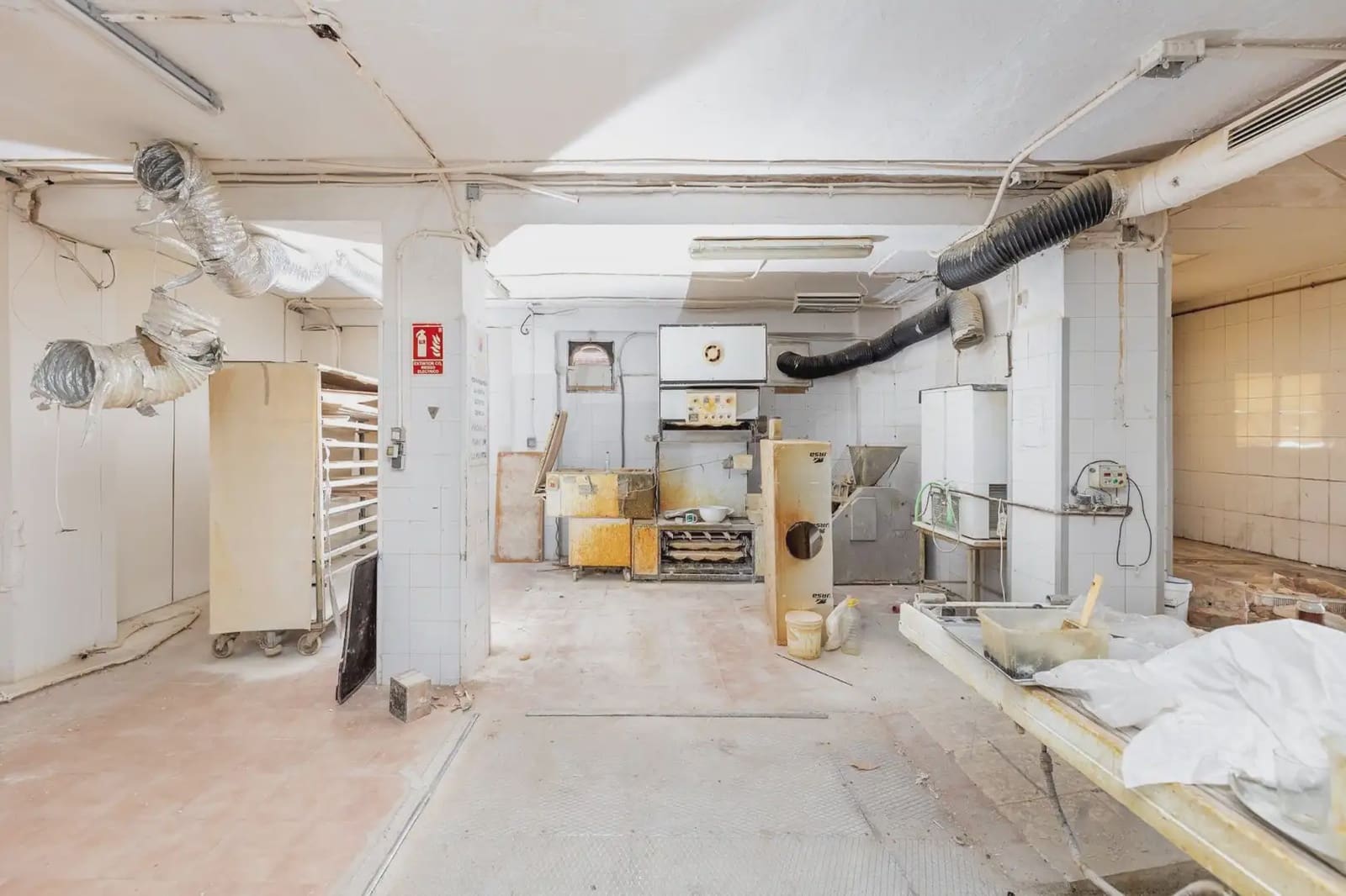 Gewerbe zu verkaufen in Granada Stadt - 444.000 € (Ref: 9837342)