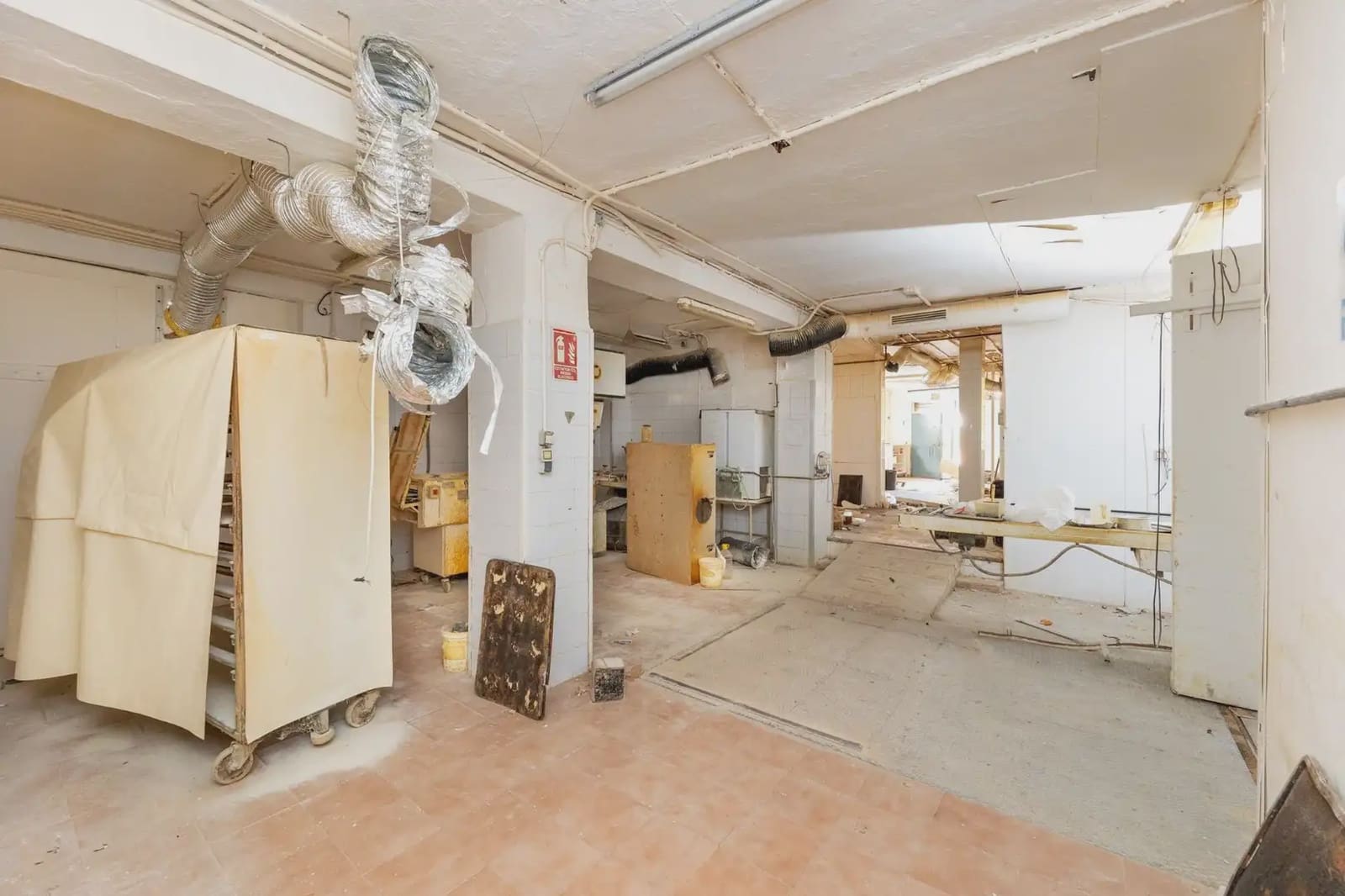 Gewerbe zu verkaufen in Granada Stadt - 444.000 € (Ref: 9837342)