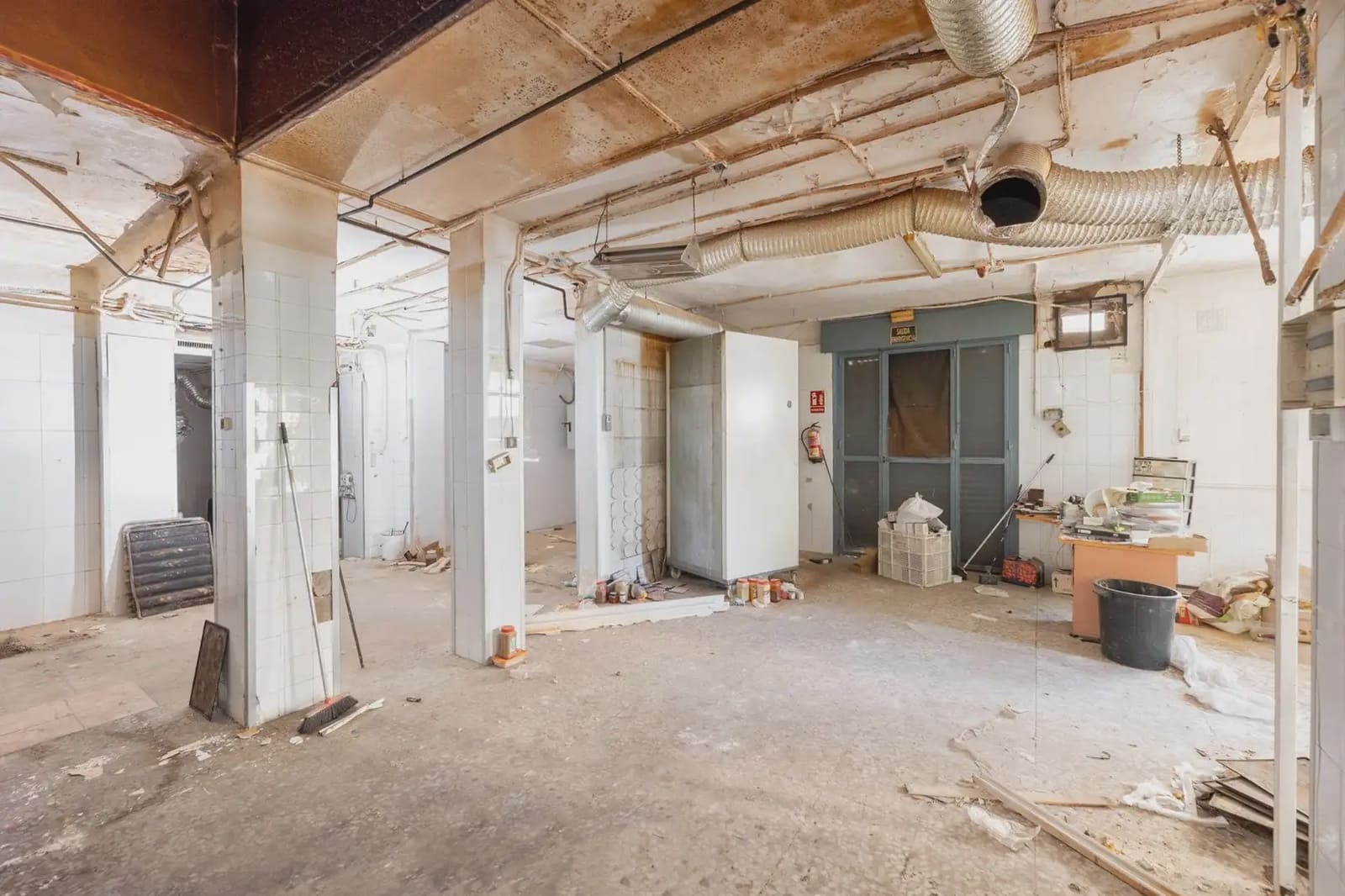 Gewerbe zu verkaufen in Granada Stadt - 444.000 € (Ref: 9837342)
