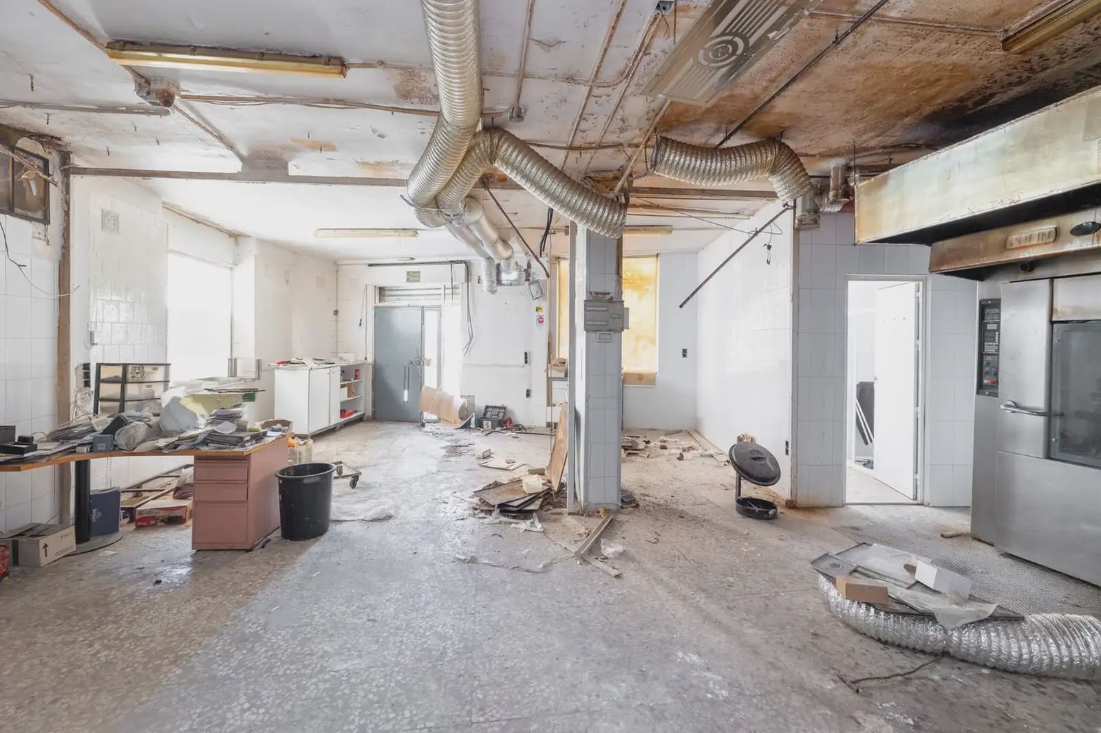 Gewerbe zu verkaufen in Granada Stadt - 444.000 € (Ref: 9837342)