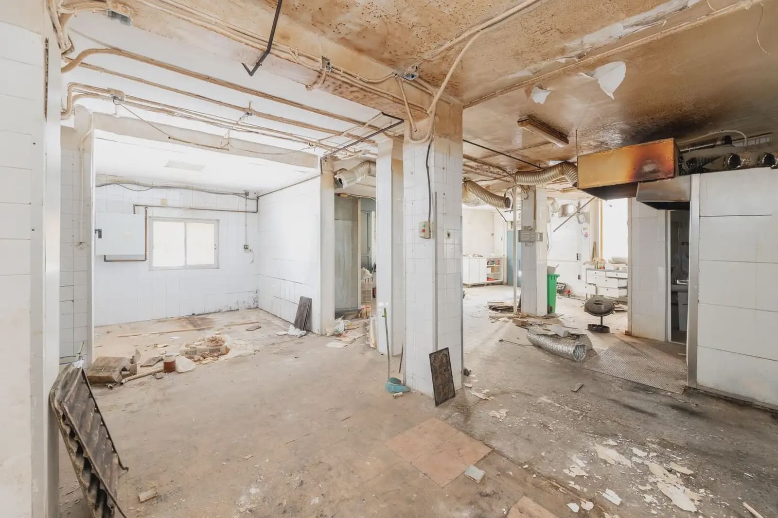 Gewerbe zu verkaufen in Granada Stadt - 444.000 € (Ref: 9837342)