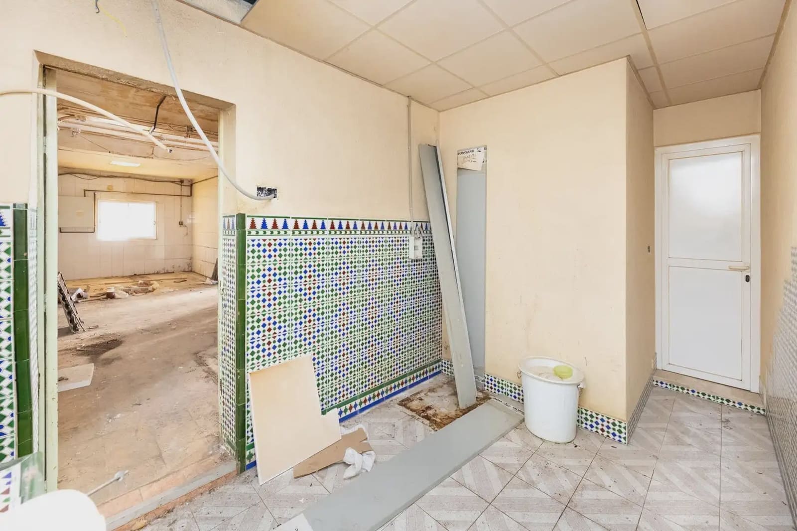 Gewerbe zu verkaufen in Granada Stadt - 444.000 € (Ref: 9837342)
