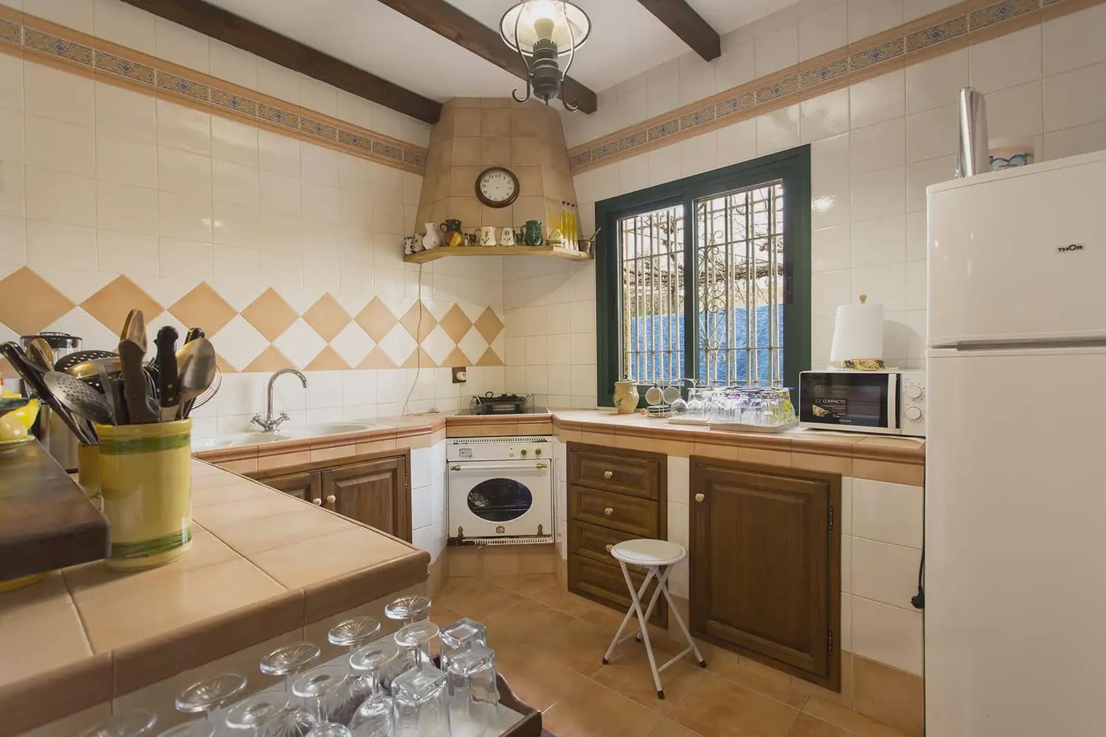 Finca/Herregård til salgs i Chauchina med svømmebasseng garasje - € 290 000 (Ref: 9837343)