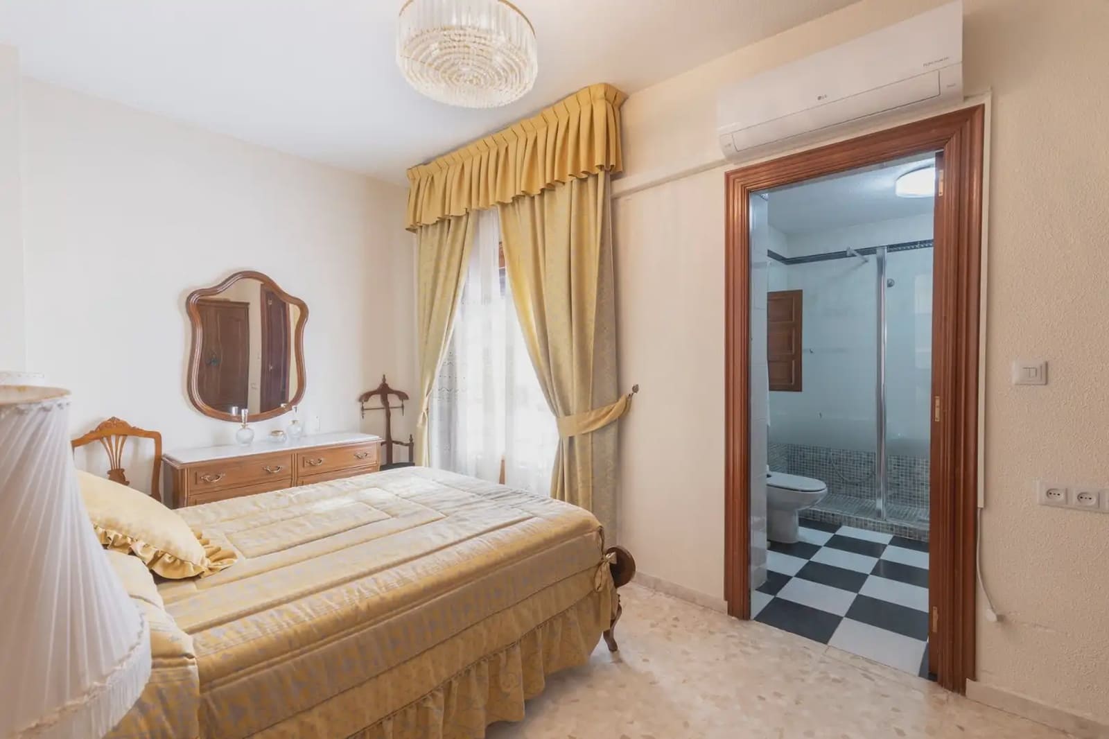 Hus til salgs i Granada by - € 625 000 (Ref: 9837347)