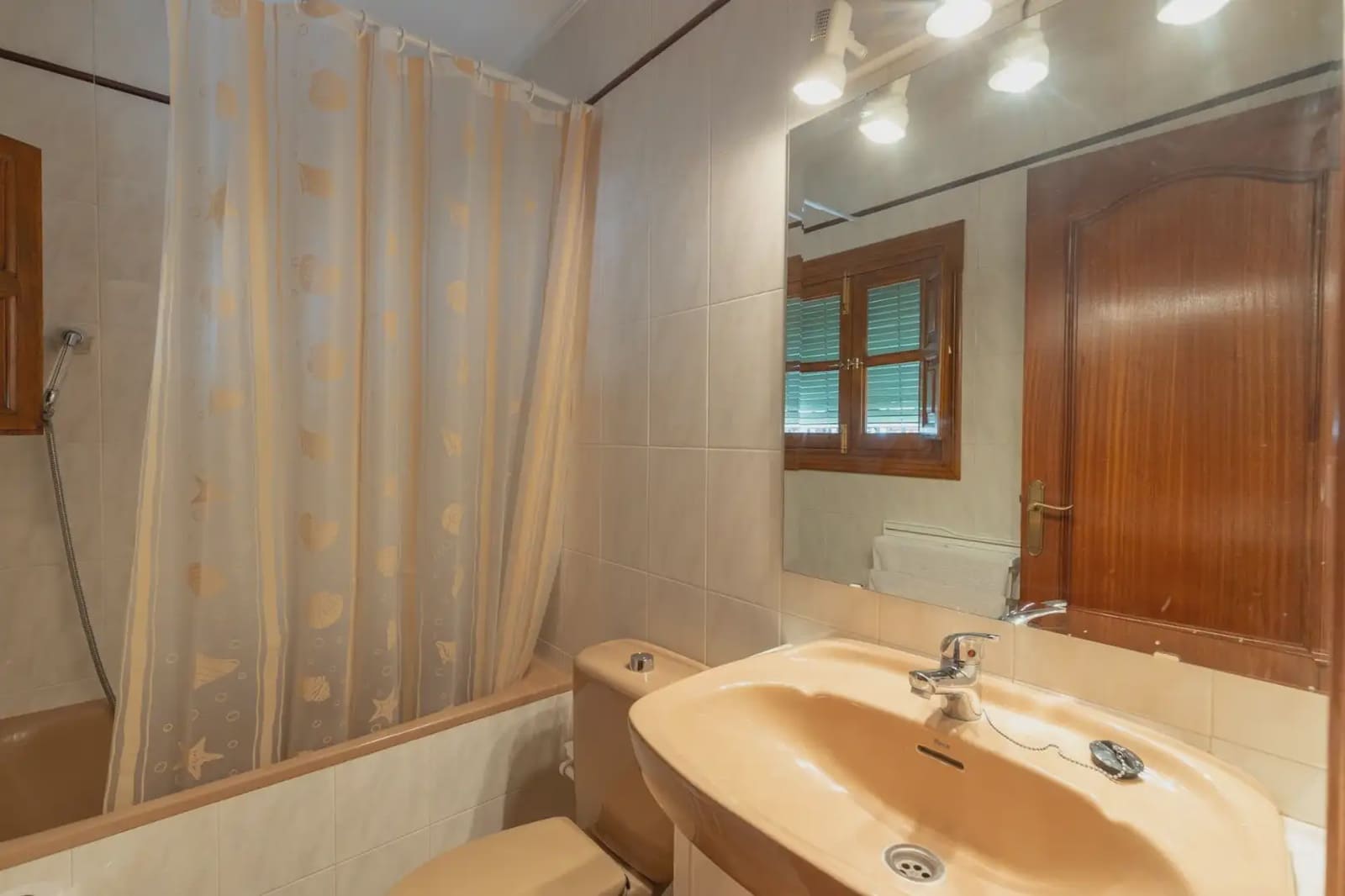 Hus til salgs i Granada by - € 625 000 (Ref: 9837347)