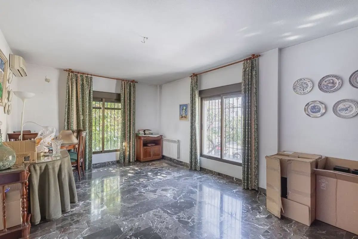 Villa for sale in Ogijares with garage - € 375,000 (Ref: 9837349)