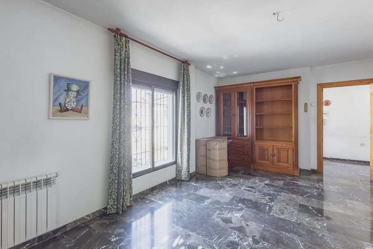 Villa for sale in Ogijares with garage - € 375,000 (Ref: 9837349)