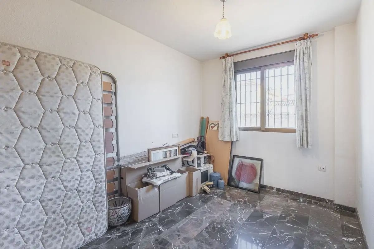 Villa for sale in Ogijares with garage - € 375,000 (Ref: 9837349)