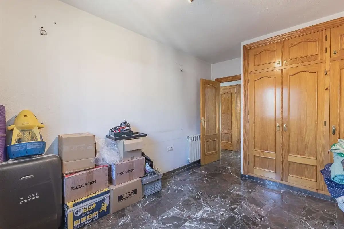 Villa for sale in Ogijares with garage - € 375,000 (Ref: 9837349)