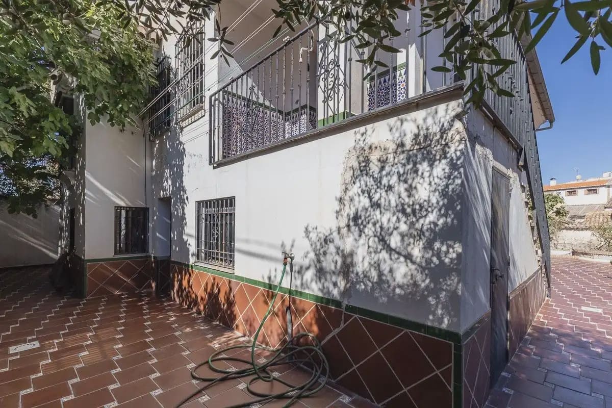 Villa for sale in Ogijares with garage - € 375,000 (Ref: 9837349)
