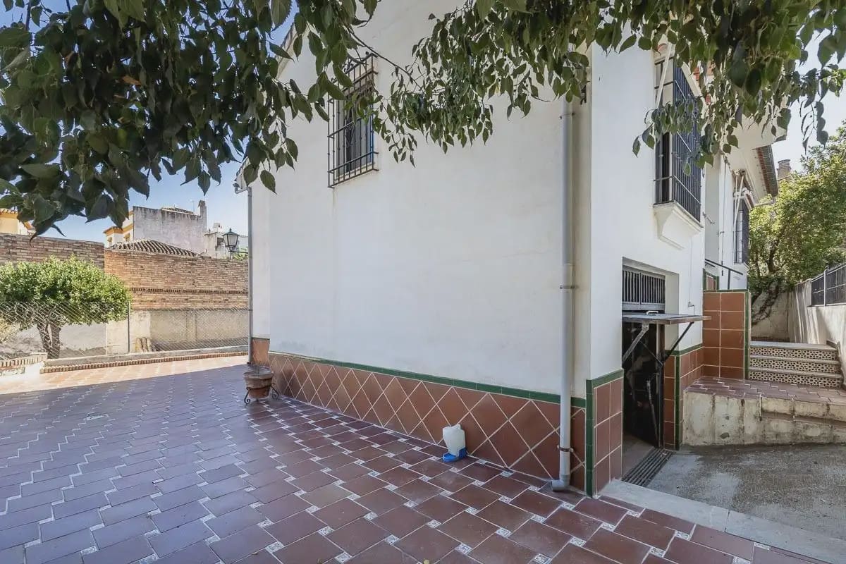 Villa for sale in Ogijares with garage - € 375,000 (Ref: 9837349)