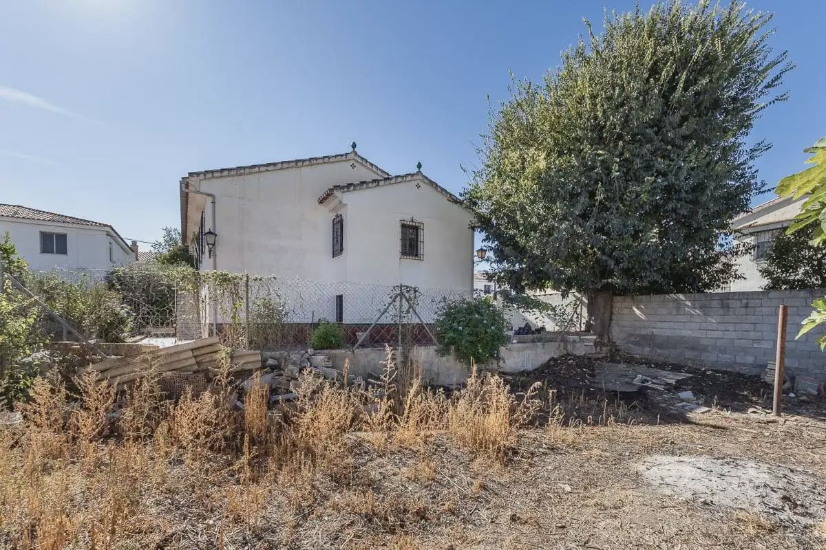 Villa for sale in Ogijares with garage - € 375,000 (Ref: 9837349)