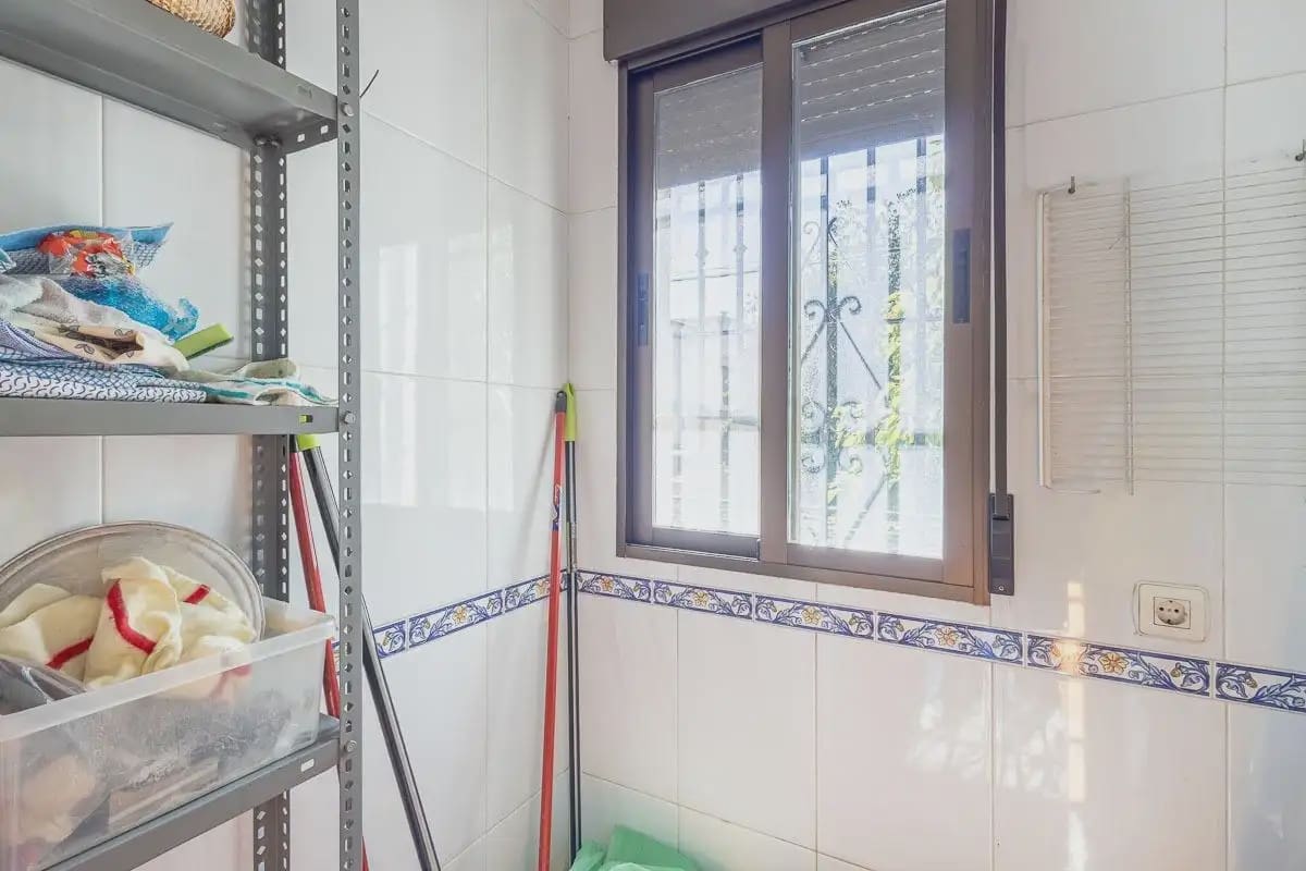Villa for sale in Ogijares with garage - € 375,000 (Ref: 9837349)