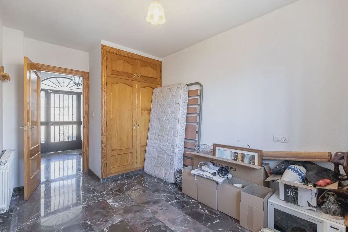 Villa for sale in Ogijares with garage - € 375,000 (Ref: 9837349)