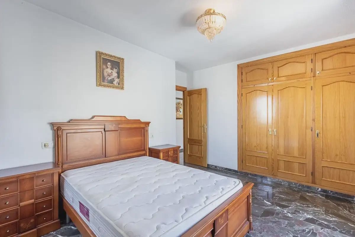 Villa for sale in Ogijares with garage - € 375,000 (Ref: 9837349)