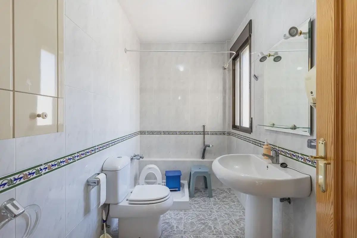 Villa for sale in Ogijares with garage - € 375,000 (Ref: 9837349)