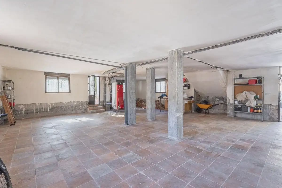 Villa for sale in Ogijares with garage - € 375,000 (Ref: 9837349)