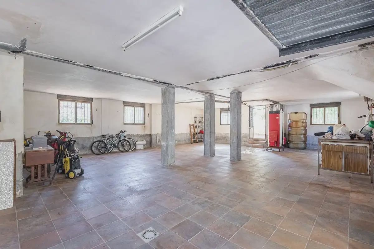 Villa for sale in Ogijares with garage - € 375,000 (Ref: 9837349)