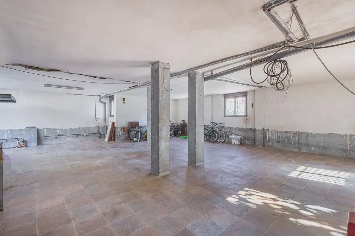Villa for sale in Ogijares with garage - € 375,000 (Ref: 9837349)