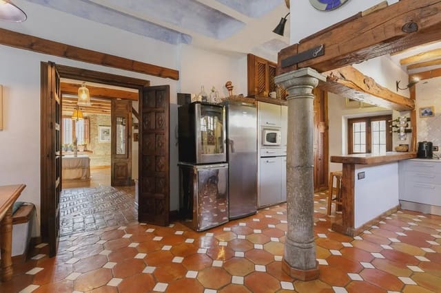 Finca/Herregård til salgs i Belicena, Vegas del Genil med svømmebasseng garasje - € 1 400 000 (Ref: 9837350)