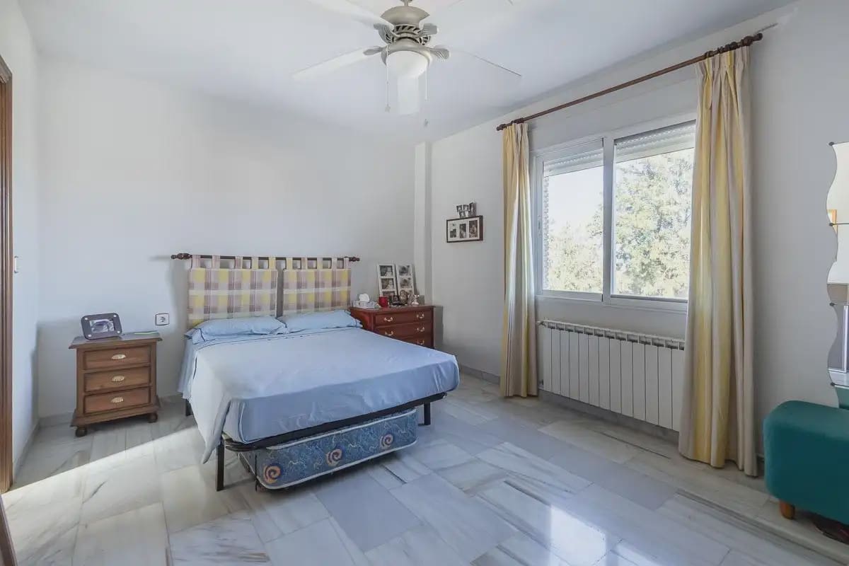 Moradia para venda em Las Gabias com piscina garagem - 515 000 € (Ref: 9837352)