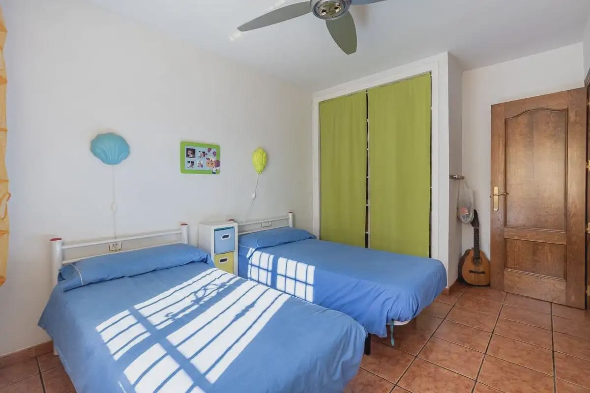 Moradia para venda em Las Gabias com piscina garagem - 515 000 € (Ref: 9837352)