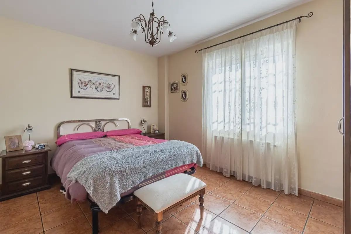 Moradia para venda em Las Gabias com piscina garagem - 515 000 € (Ref: 9837352)