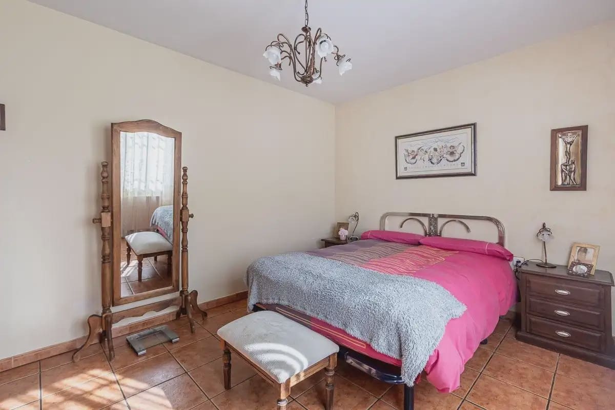 Moradia para venda em Las Gabias com piscina garagem - 515 000 € (Ref: 9837352)
