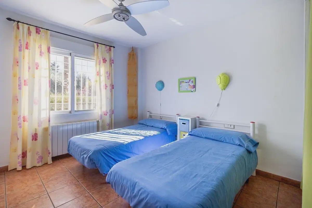 Moradia para venda em Las Gabias com piscina garagem - 515 000 € (Ref: 9837352)