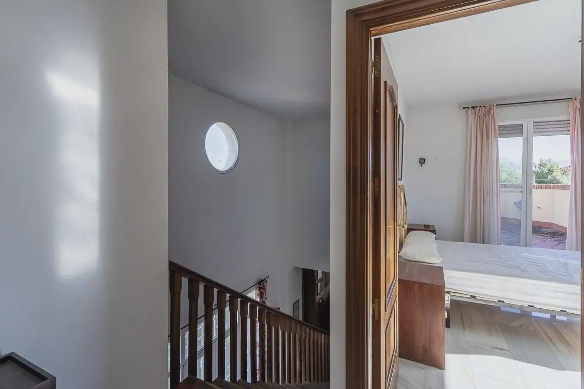 Moradia para venda em Las Gabias com piscina garagem - 515 000 € (Ref: 9837352)