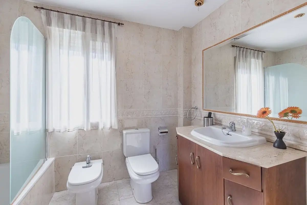 Moradia para venda em Las Gabias com piscina garagem - 515 000 € (Ref: 9837352)