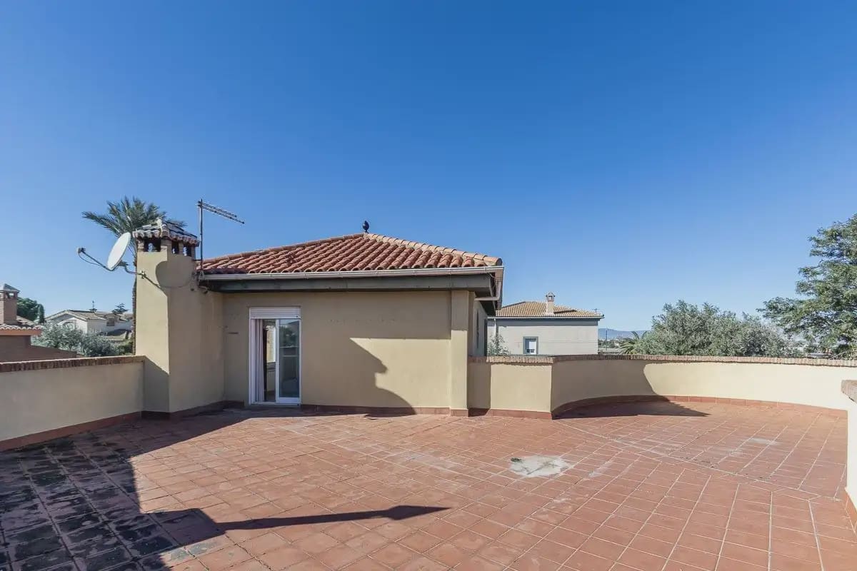 Moradia para venda em Las Gabias com piscina garagem - 515 000 € (Ref: 9837352)