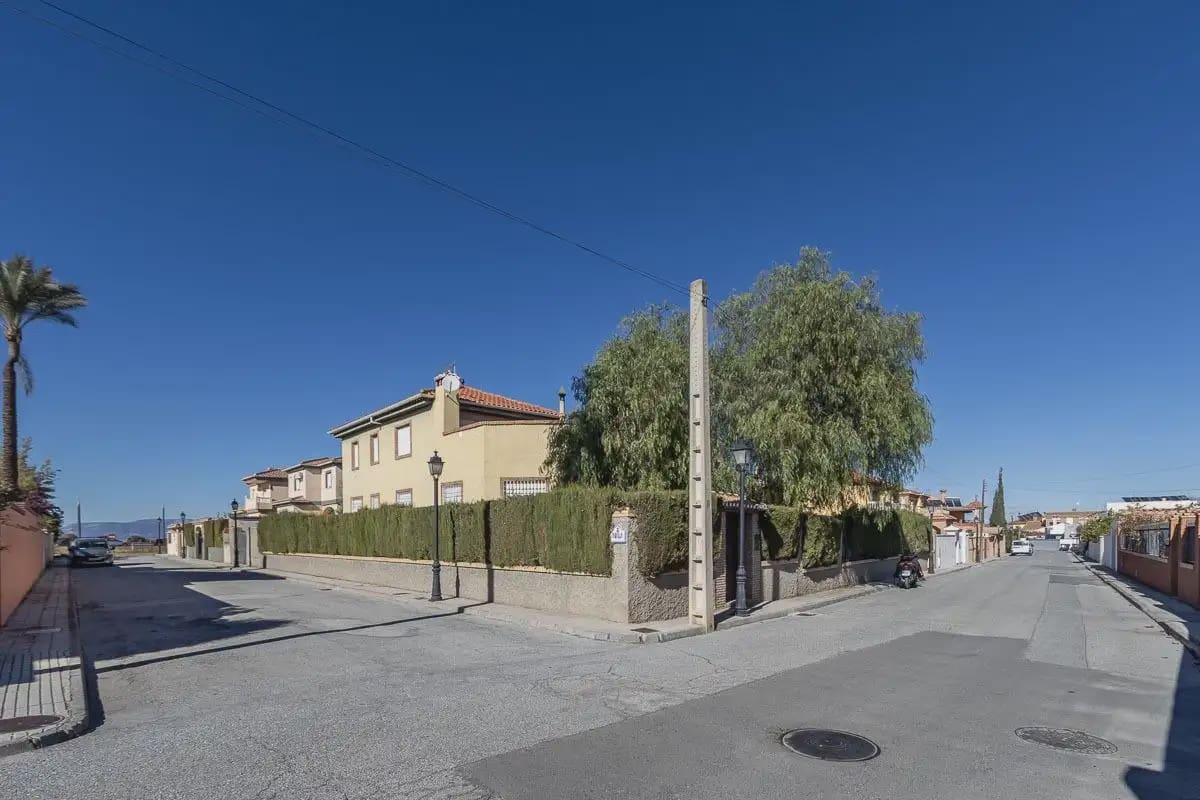 Moradia para venda em Las Gabias com piscina garagem - 515 000 € (Ref: 9837352)
