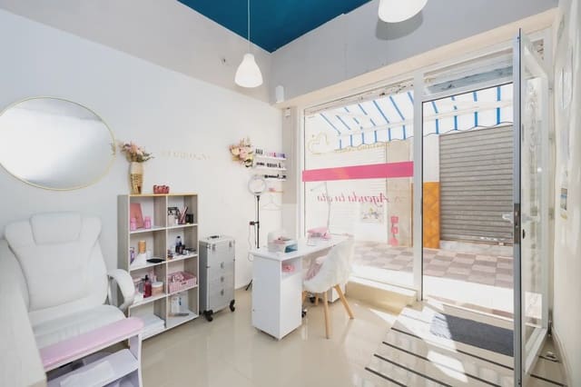 Local Comercial en Poligono Cartuja - La Paz, Granada ciudad en venta - 96.000 € (Ref: 9837354)