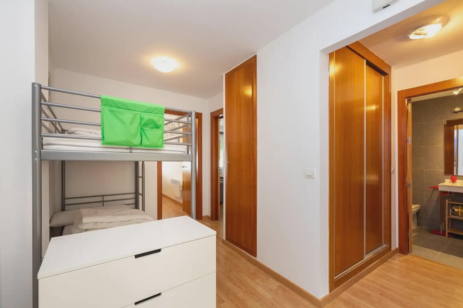 Leilighet til salgs i Sierra Nevada med svømmebasseng garasje - € 199 000 (Ref: 9837357)