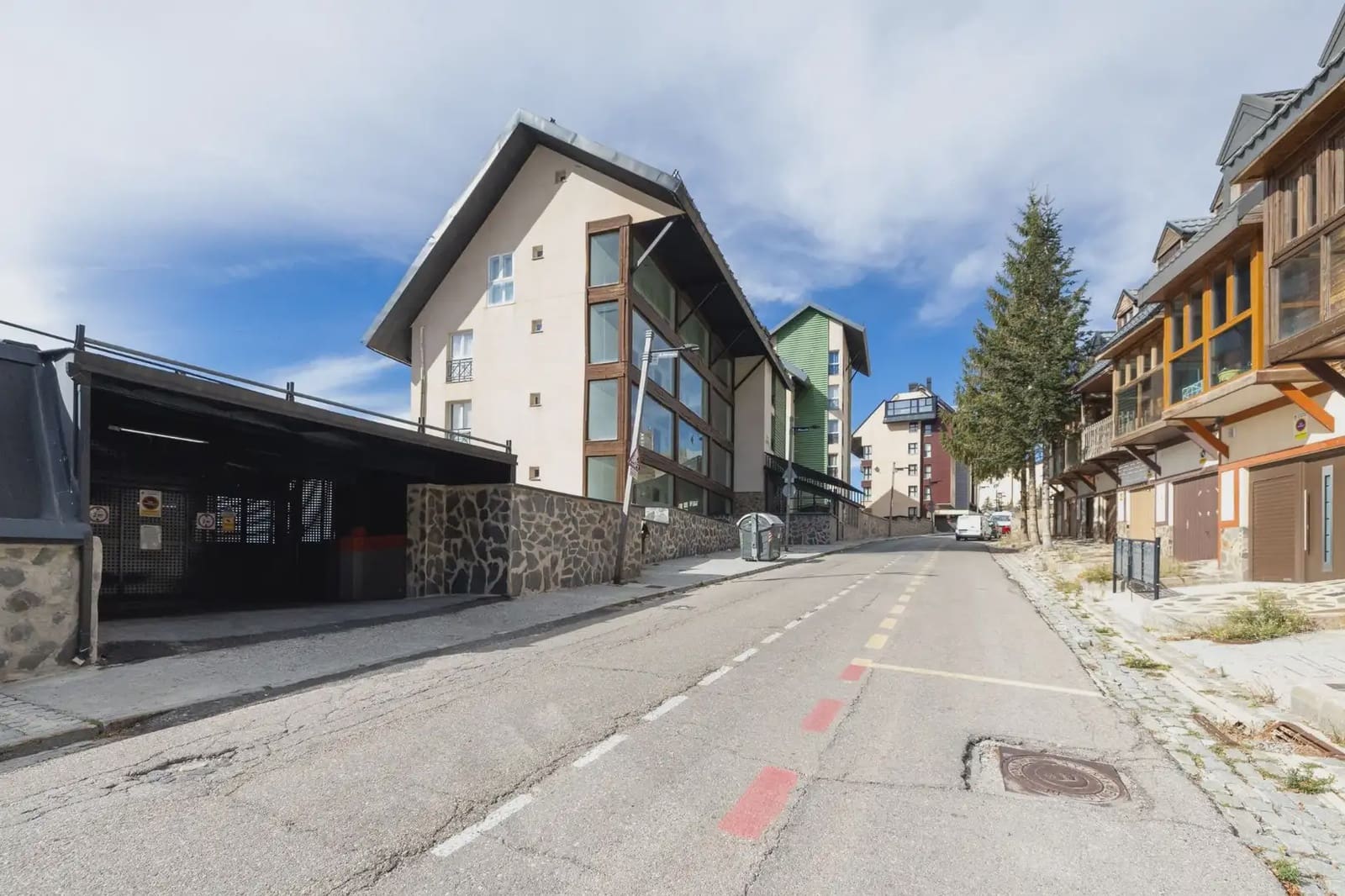 Leilighet til salgs i Sierra Nevada med svømmebasseng garasje - € 199 000 (Ref: 9837357)