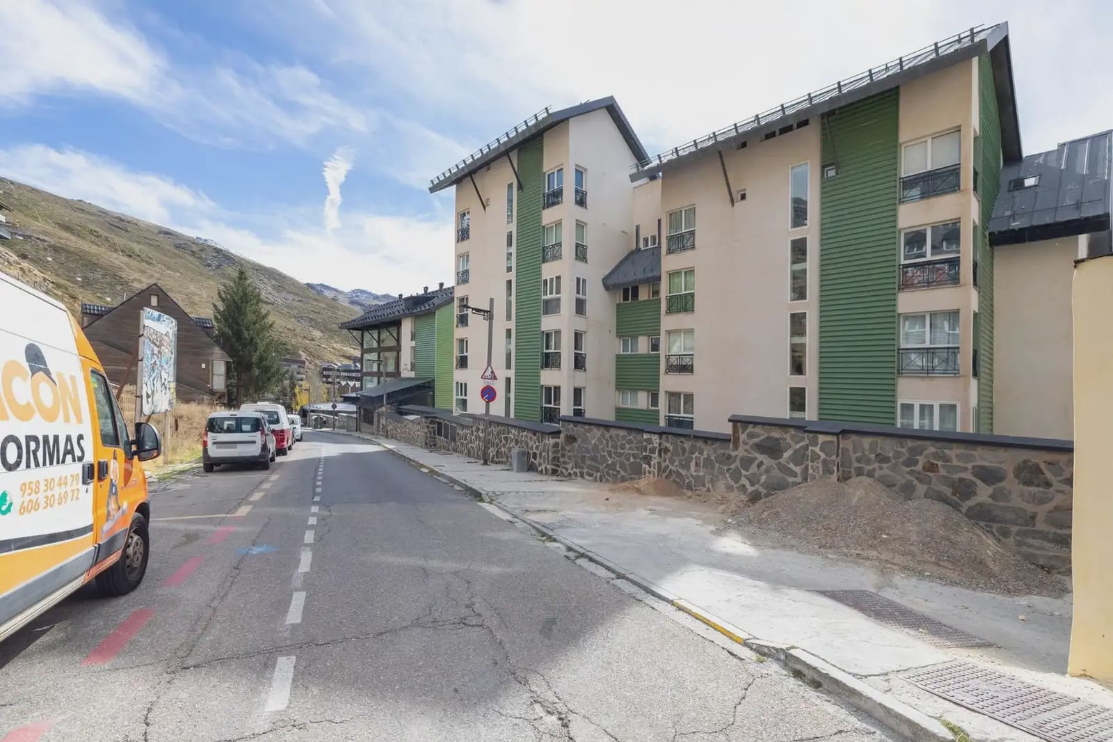 Leilighet til salgs i Sierra Nevada med svømmebasseng garasje - € 199 000 (Ref: 9837357)