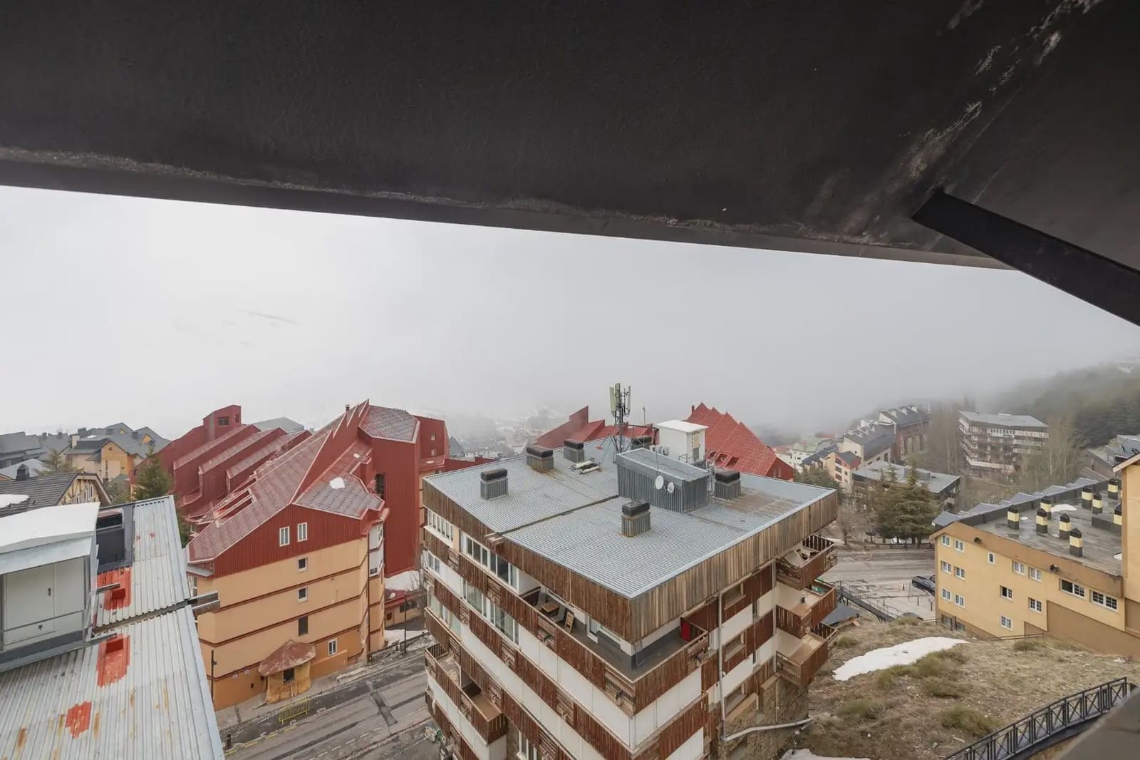 Leilighet til salgs i Sierra Nevada med svømmebasseng garasje - € 199 000 (Ref: 9837357)