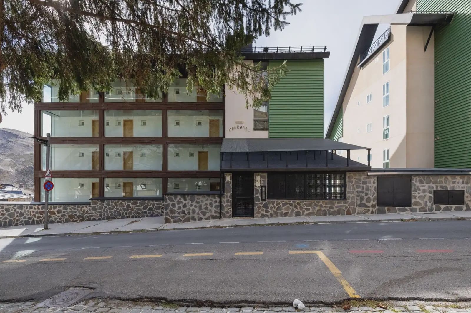 Leilighet til salgs i Sierra Nevada med svømmebasseng garasje - € 199 000 (Ref: 9837357)
