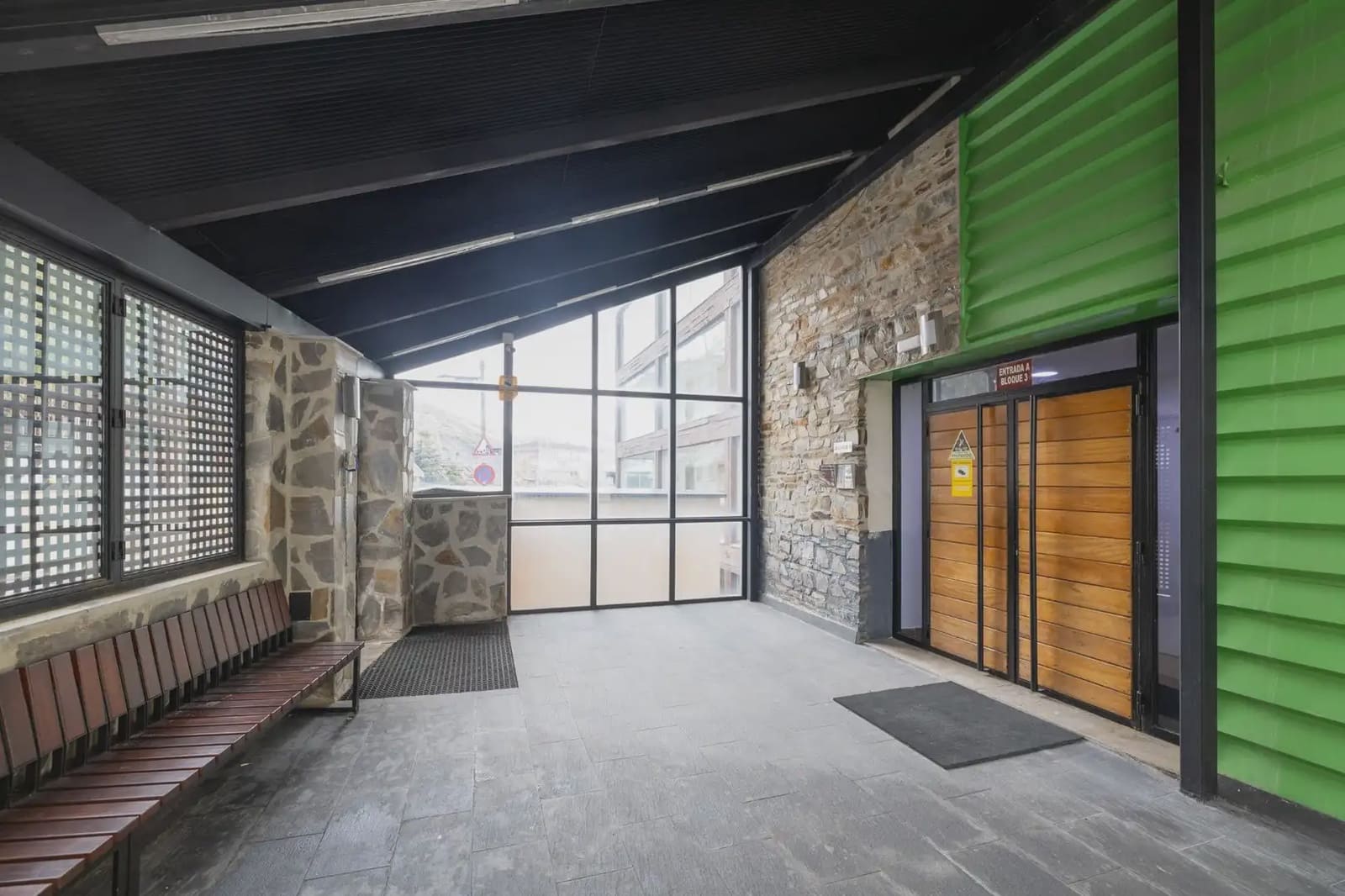 Leilighet til salgs i Sierra Nevada med svømmebasseng garasje - € 199 000 (Ref: 9837357)
