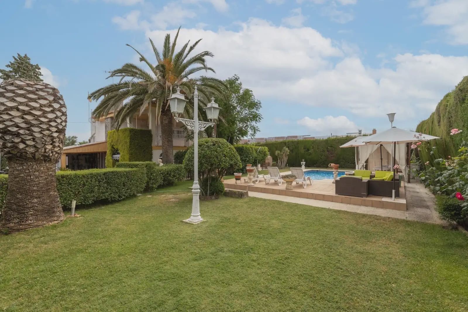 Villa for sale in Otura with pool garage - € 449,000 (Ref: 9837362)