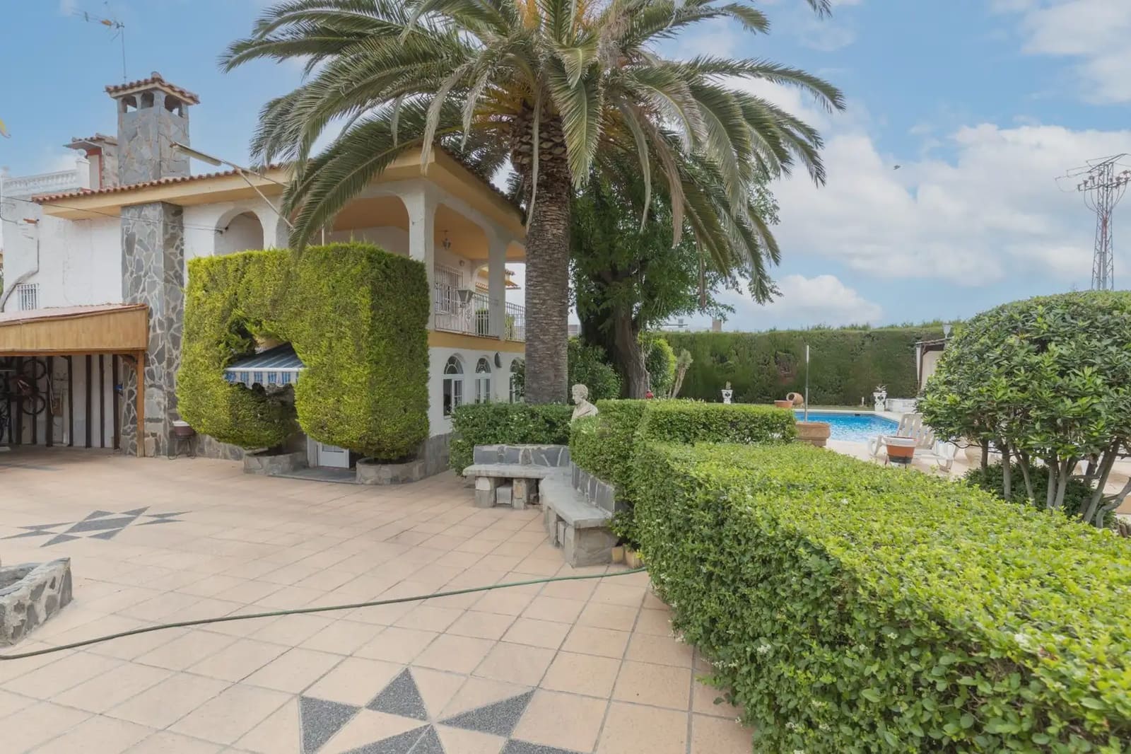 Villa for sale in Otura with pool garage - € 449,000 (Ref: 9837362)