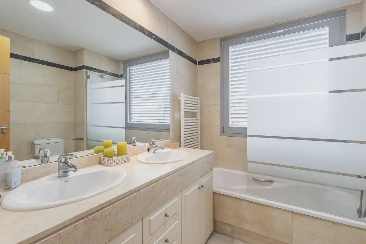 Mieszkanie na sprzedaż w Miasto Grenada - 695 000 € (Ref: 9837363)