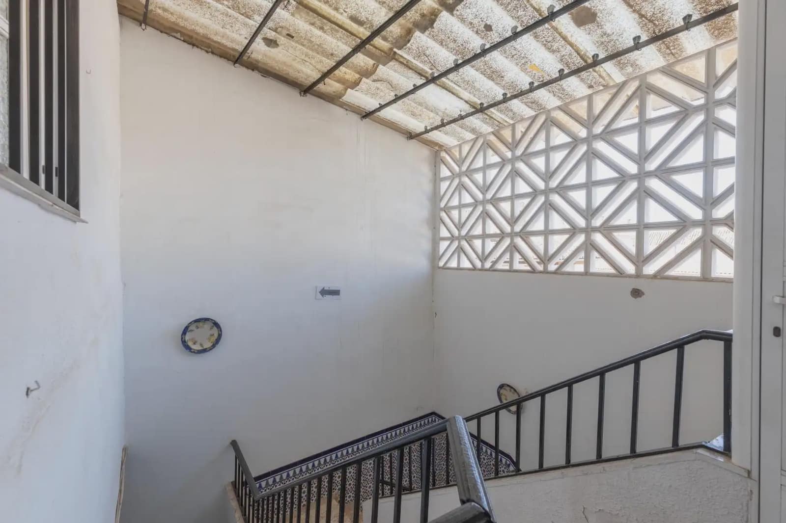 Commercial for sale in Granada city - € 1,500,000 (Ref: 9837367)