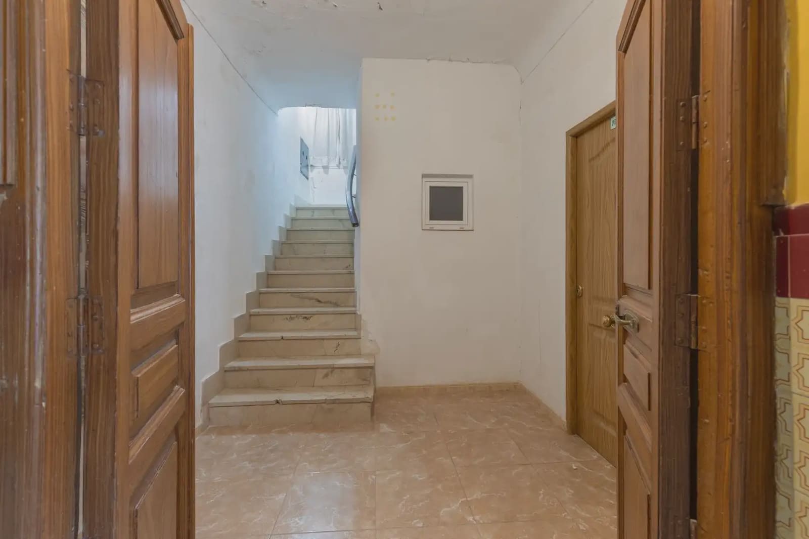 Commercial for sale in Granada city - € 1,500,000 (Ref: 9837367)